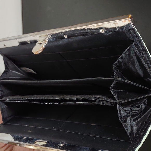 Vintage Snake Embossed Leather Wallet - Picture 4 of 4